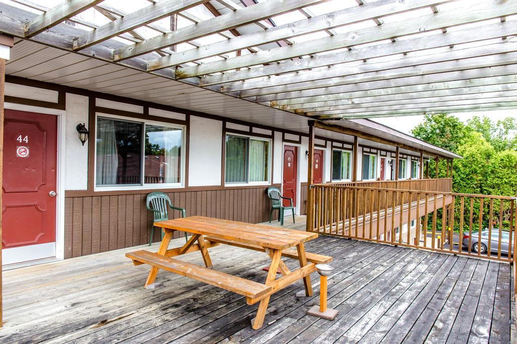Cedar Lodge Motel Goderich Bagian luar foto
