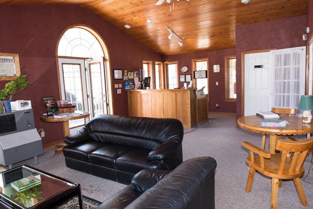 Cedar Lodge Motel Goderich Bagian luar foto