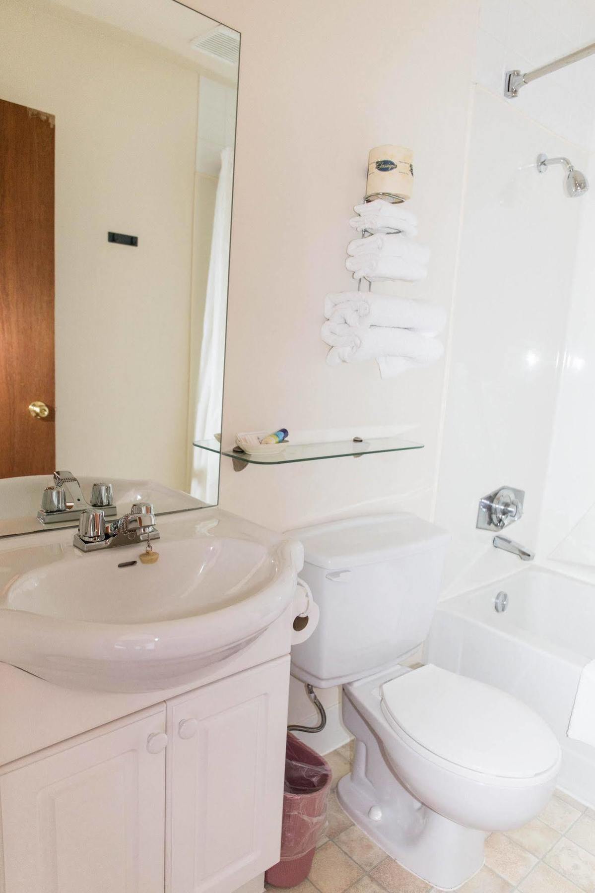 Cedar Lodge Motel Goderich Bagian luar foto