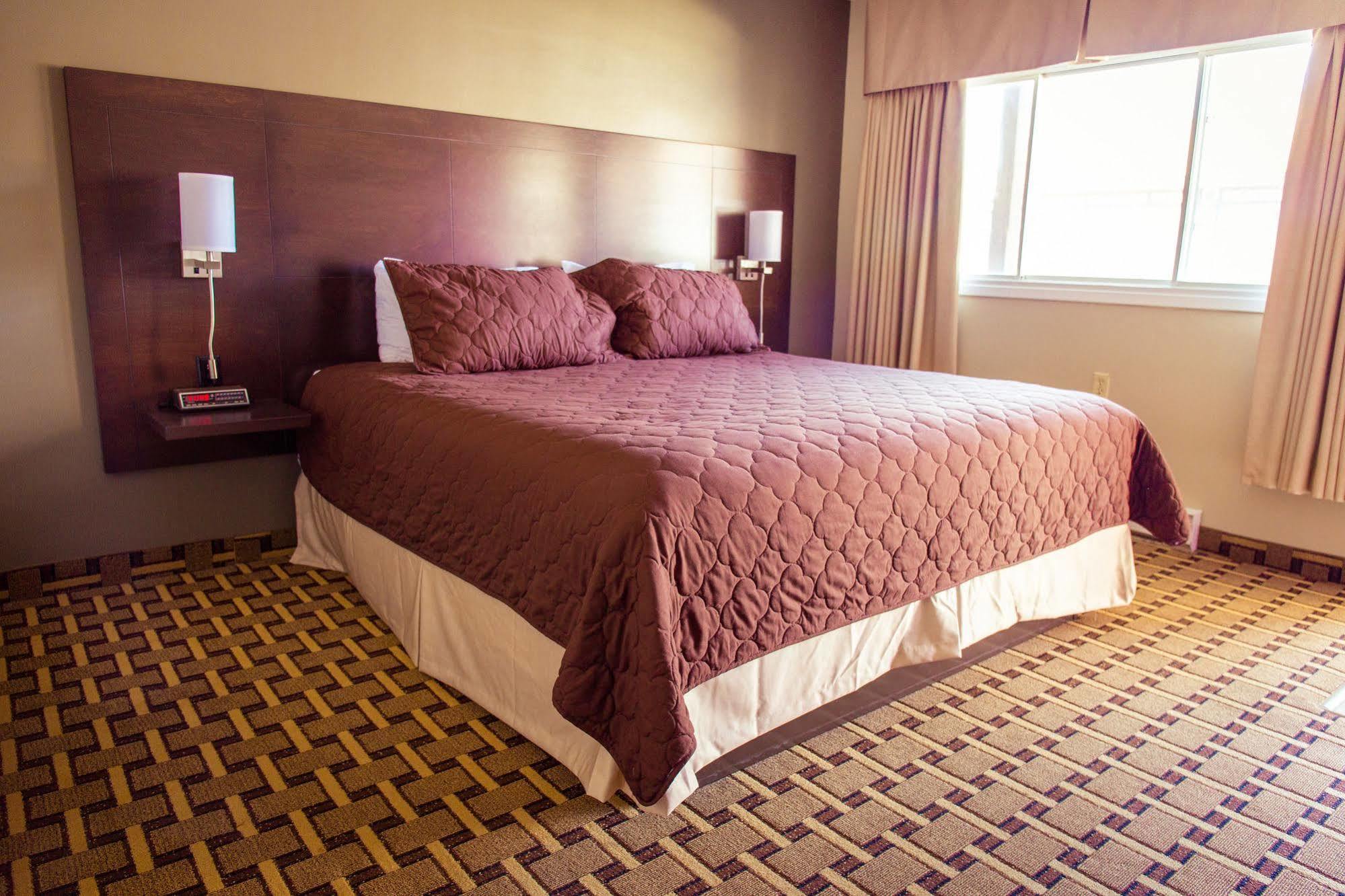 Cedar Lodge Motel Goderich Bagian luar foto